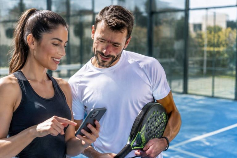Comment trouver un coach padel près de chez soi grâce à un annuaire